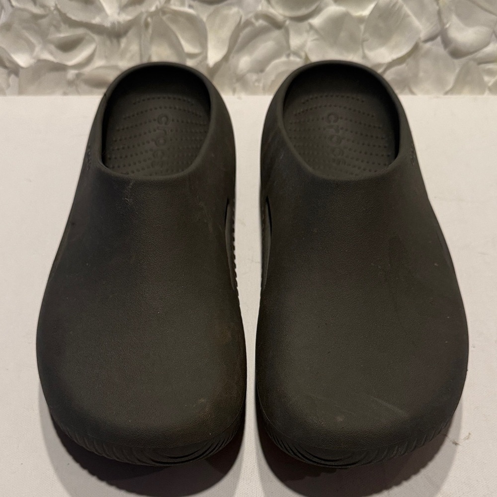 CROCS Classic Black Clogs
